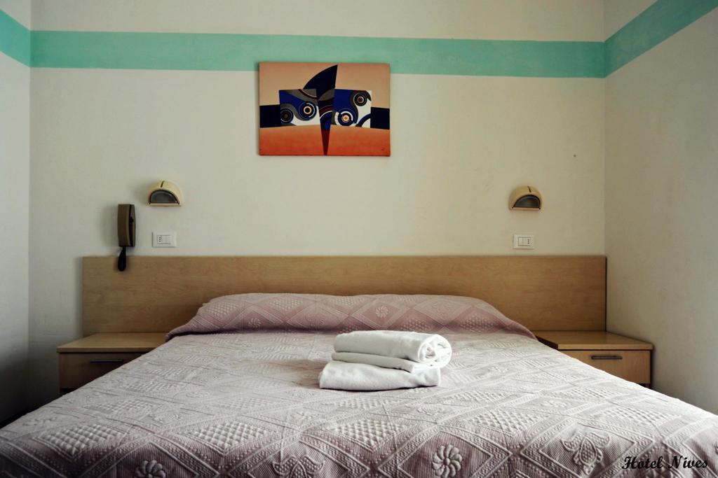 Hotel Nives Rimini Exterior photo