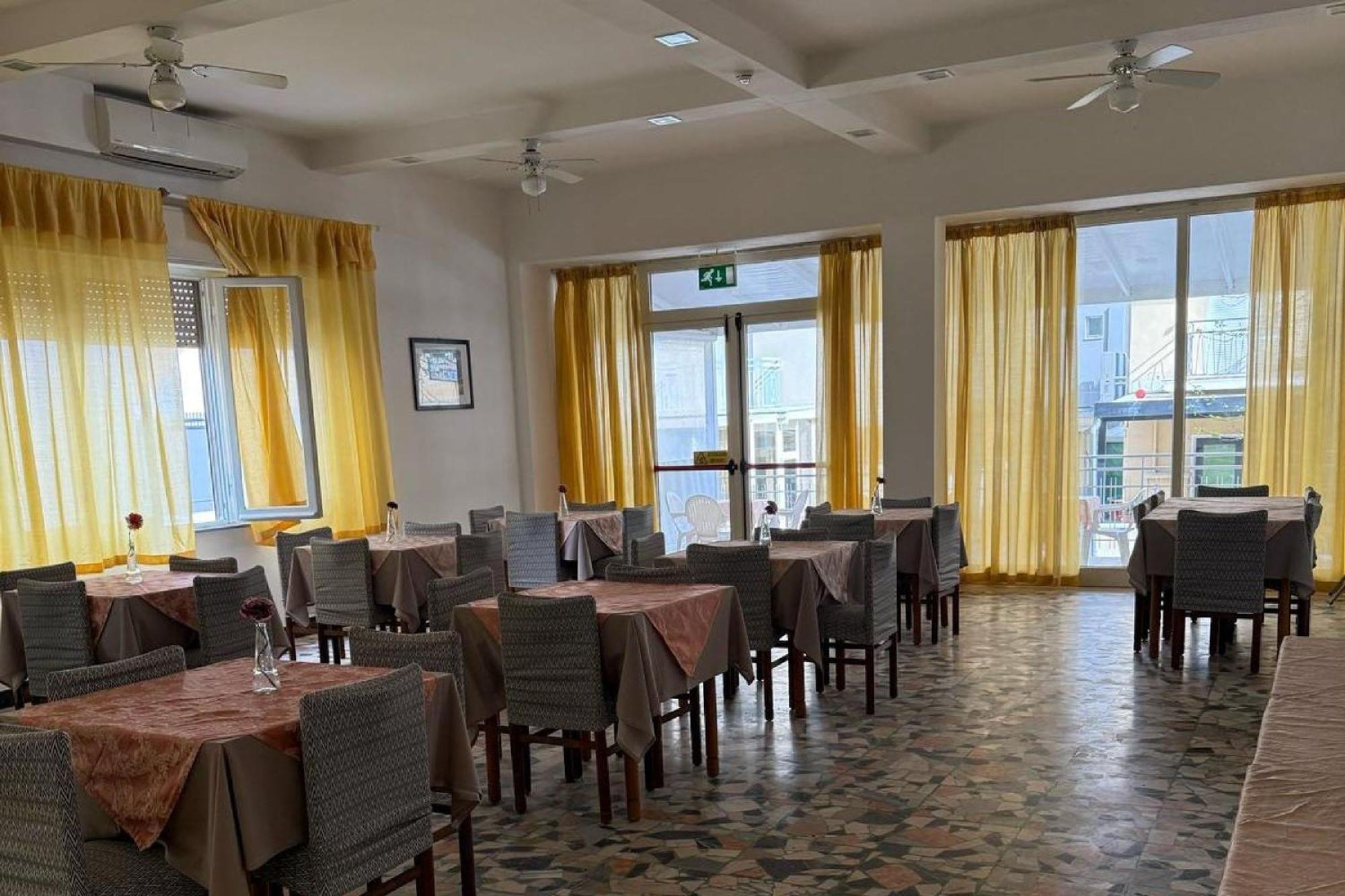 Hotel Nives Rimini Exterior photo