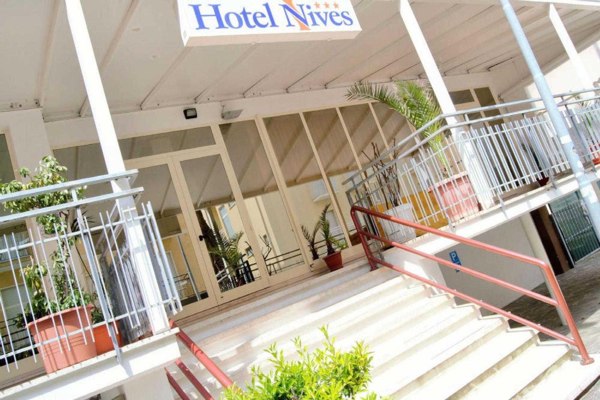 Hotel Nives Rimini Exterior photo