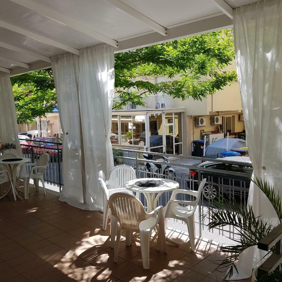 Hotel Nives Rimini Exterior photo