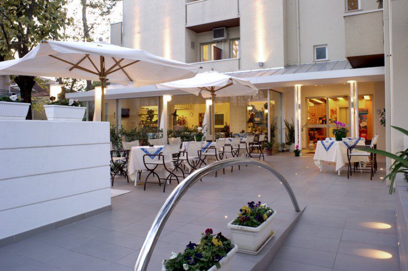 Hotel Nives Rimini Exterior photo